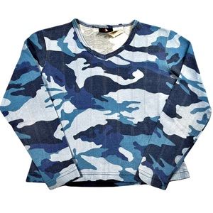 No Boundaries VINTAGE size medium shades of blue camo Vneck,crop top shirt